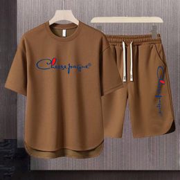 Un t-shirt et un pantalon court à manches courtes pour hommes d'été ensembles de shorts fraîches respirants en deux pièces pour imprimer des survêtements