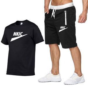 Ensemble de survêtements deux pièces pour hommes d'été en tissu t-shirt décontracté et ensemble de shorts pour hommes costume de sport mode survêtement à manches courtes