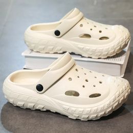 Summer Men Slipper Fashion épais semelles Clogs Beach Indoor House Chaussures Sneaker Nonslip Black Sports Sandales pour 240529
