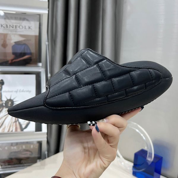 Summer Mens and Womens Fashion Ufo Slippers Super Fiber Cow Hide High Elasticity Foam Sole Space Slippers Casual Foothing Women Chaussures