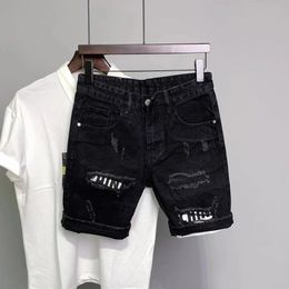 Summer Homme Black Hole Stickers Slim Denim Pantalon court coréen Fashion Hip Hop Leggings Harajuku Fashion Men Black Jeans Shorts 240402
