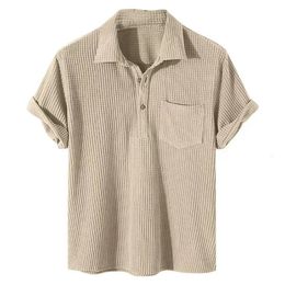 Verano para hombre Casual Plaid Polo Shirts Top Turn-Down Collar Botón Blusa Manga corta Sólido Bolsillo Blusa Camisa Hombres Ropa 240301