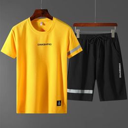 Été hommes décontracté sport costume shorts deux pièces ensemble à manches courtes t-shirt pantalon été respirant ultra-mince style 240401