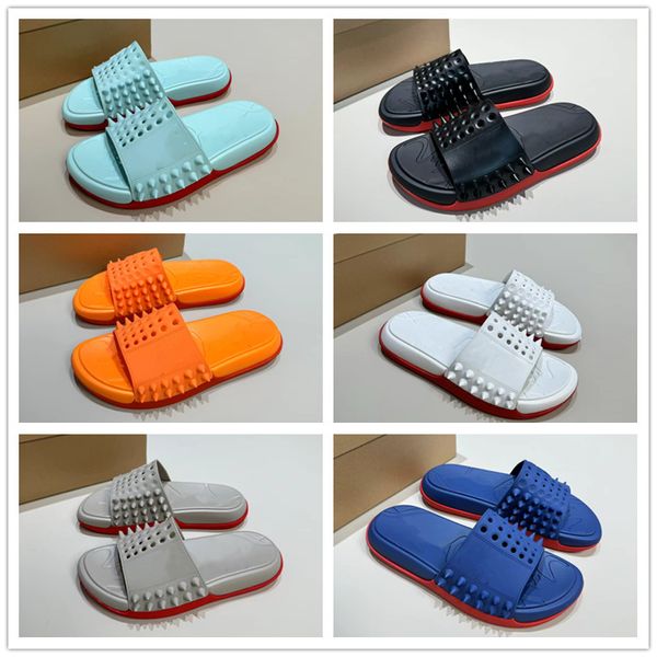 Summer Homme Slipper Spikes Slip sur les glissades Rivets Chaussures en cuir Flips Sandales plates Sandales Flats Designer Flip Flops Comfort Sandalias