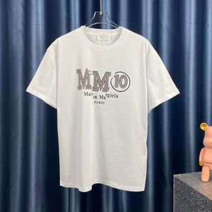 Summer MM6 MAISONS CAMISAS Men diseñador Tamisa Camisa de algodón puro Camisetas estampadas Margias blancos Parejas casuales de mangas de mangas cortas cómodo para hombres y mujeres