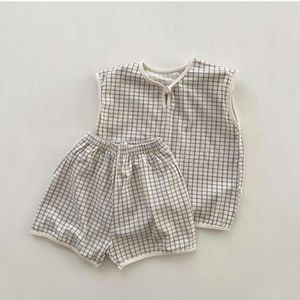 Zomer nieuwe baby mouwloze geruite kleren set katoen voor katoen jongens vest + shorts pamas 2 stks passen kinderen casual huiskleding l2405