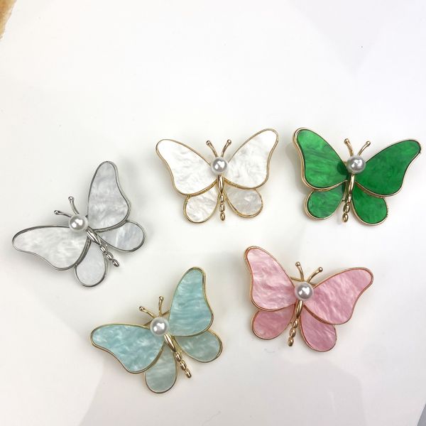 Été nouvelles broches papillon pour les femmes charme coquille perle couleur or broche broches fête cadeaux de mariage vêtements accessoires bijoux cadeau en gros YMBR006