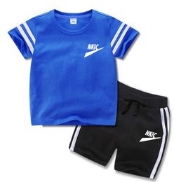 Zomer nieuwe casual kinderkleding 2-delige kleding Cool boy T-shirt Shorts Kleding Jongens sportkleding kinderbabykleding