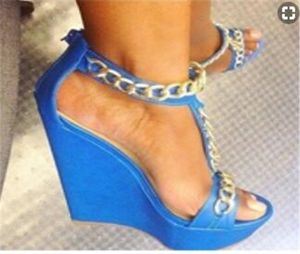 Summer New Fashion Women Open Toe T-Strap Cadenas de oro Plataforma Altura azul aumentando las sandalias de cuña de tacón alto