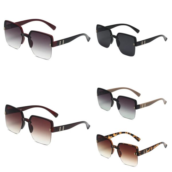 Été Nouvelles lunettes de soleil haut de gamme Design de lettre en métal grand cadre 5 Couleurs Exquise Sunglasses Retro Men and Women the Fashion Beach Sunshade Mirror 2024