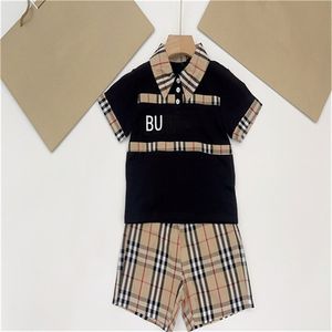 Zomer nieuwe hoogwaardige ontwerper Designer Kinderkleding Baby Korte mouw T-shirt Shorts Gedrukte Plaid Tweedelige set Maat 90-150 cm B6