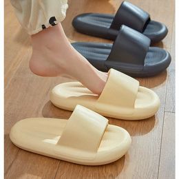 Zomer Nieuwe Thuis Slippers voor Vrouw Indoor Badkamer Douche Antislip Dikke Bodem Soft Touch Paar Cool Slippers Mannen en Vrouwen 36-45 Dhgates n8cX#