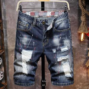 Zomer nieuwe Koreaanse editie heren rechte benen jeugd knie lengte shorts mode geperforeerde jeans broek p230522 goed