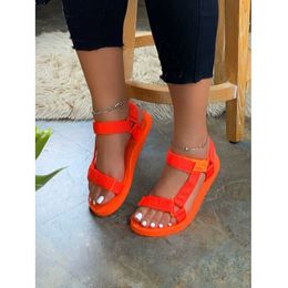 Zomer nieuwe luipaard print sandalen platte open teen outdoor damesschoenen strand mode casual plus size 43 y0721