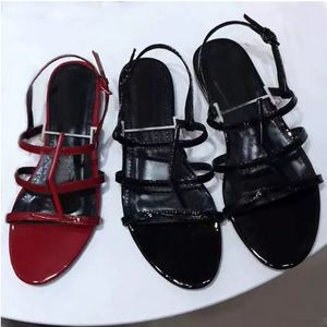 Zomer nieuwe product designer sandalen mode Lederen Dames schoen Romeinse platte bodem strand Loafers Metalen Knop Sexy Banket Vrouwen schoenen Grote maat 35-40-41 us4=us10