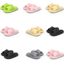 Été nouveau produit destineurs concepteurs pour femmes chaussures vert blanc noir rose rose gris sandals fashion-031 women plates glissades gai 2024