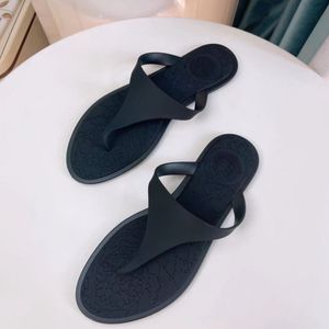Séponiteurs de nouveau produit Été Designer pour femmes blanc noir vert flip flop sandals sandals mode-020 Flat diapositives gai chaussures extérieures