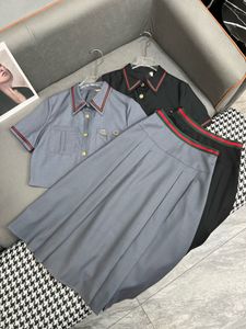 Été Nouveau ensemble demi-jupe de chemise courte avec design de contraste de ruban coloré