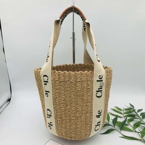 Été nouveau Simple et élégant femmes tissage sangle épaule tissé à la main seau fourre-tout herbe tissé sac de plage ventes directes d'usine