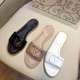 Été Nouvelles pantoufles pour femmes Sandale V-Button Metal Externe portant du cuir authentique One Line Open Toe Flat Bottom Slippers 35-42