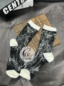 Zomer nieuwe sokken dameshollow-out rhombus-driehoek Mark Tube sokken dunne gepersonaliseerde online mode sok bunking sok