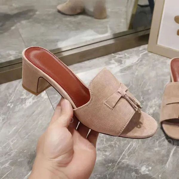 Femmes extérieures d'été glissez les sandales plates de qualité supérieure designer de luxe Sliders loro charmes slipper chaussures de plate-forme pour femmes piano dame en cuir plate de lia plage chaussure de plage