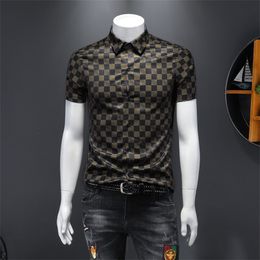 Camisa de manga corta impresa a cuadros de verano para hombres, camisa casual guapa y de moda, ajuste delgado, luz salvaje y tapa de solapa de estilo maduro, S-5XL, 200 libras es suficiente