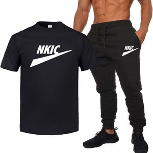 Été imprimé hommes survêtement col rond t-shirts et shorts ensembles deux pièces survêtement tenue mode vêtements de sport pour hommes