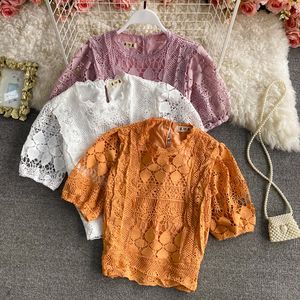 Zomer bladerdeeg Mouw Blouse Dames Tops Retro Elegant Scheming Hollowing Out Sweet Lace Korte Mouwen Dames Shirts Blouses 210420