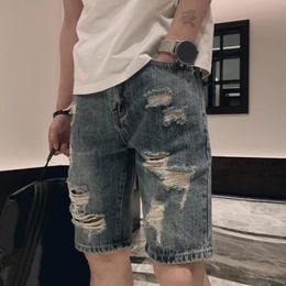 Agujeros rasgados de verano pantalones cortos de mezclilla de mezclilla con la cremallera botón de la cremallera longitud longitud de la rodilla recta hombres de jeans cortos streetwear 240410