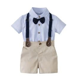Conjunto de roupas de verão para bebê menino com chapéu de arco cavalheiro terno listrado meninos camisa infantil shorts de manga curta 2 peças 231226