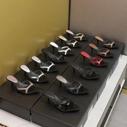 Dernières pantoufles pointues de la mode de l'été 6cm stiletto Designer de luxe Couleur assortie en cuir Casual Sandales pour femmes amincissantes Taille 35-42 avec boîte