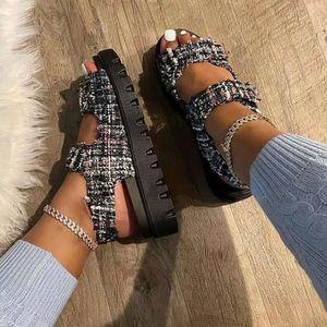 Summer Sandals 2024 Fashion sexy open-tenen voor- en achterste riemen platte middenhiel buiten dames 6560