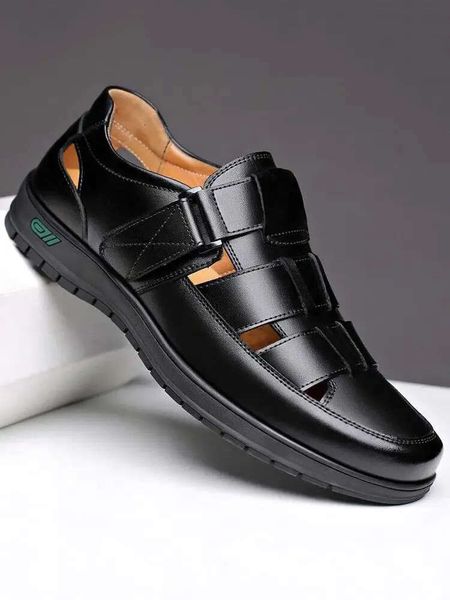 Sandals d'été Men's Hollow Design Business Casual Leather Chaussures Basqueurs respirants confortables Solides non glissantes Flats masculins Hoessandals 0585
