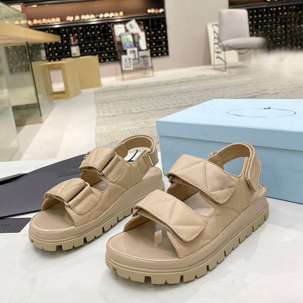 Sandales d'été Plate-forme talons bout ouvert créateurs de luxe pour femmes Semelle extérieure en caoutchouc Mode décontractée Chaussures de sable chaussures d'usine