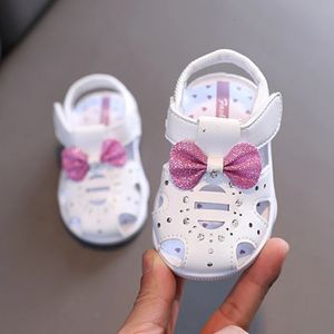 Chaussures de sandales d'été mignonnes douces enfants en carièmes princesses pour filles bébé respirant hoolow out bow 240329