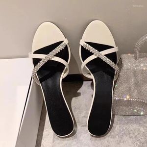 Style de sandales d'été à la mode élégante et croisée diamant rond orteil ouvert Mid 73