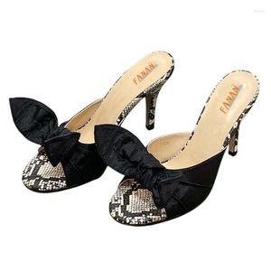 Sandales d'été pour femmes chattes midans talon talon sandale pantoufles chaussures élégantes orteil ouvert glisser sur le cuir authentique avec arc