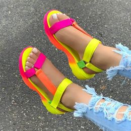 Sandalias de verano para mujer, zapatos de talla grande, sandalias suaves de varios colores, zapatos de plataforma con cuña al tobillo para la playa, sandalias para mujer y niña