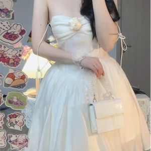 Été Sexy fée Dres doux élégant dos nu Mini robes Chic coréen sans bretelles taille haute fête tenue décontractée 220521