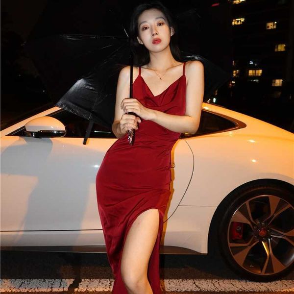 Été sexy robe extérieure élégante rétro italien satin femelle rouge V-cou de taille haute fente longue 210604