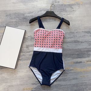 Maillot de bain sexy d'été à carreaux séchage rapide vacances à la mer loisirs et confort plage bord de mer piscine source chaude rosée épissage couleur bretelles bikini une pièce