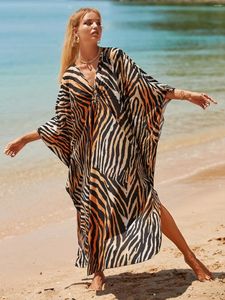 Été sexy Tiger Striped Print Bat Sleeves Side Split Beach Robe Plus taille Kaftan Maillot de bain Bikini Cover-ups Women Wear porte