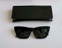 Summer des lunettes de soleil de chat noir / gris