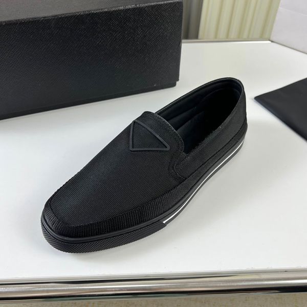 Zapato de verano Zapatillas de deporte de ocio Diseñador para hombre Triángulo clásico Marca de moda Cómodos zapatos de lujo transpirables Hombre Zapatos deportivos para caminar al aire libre