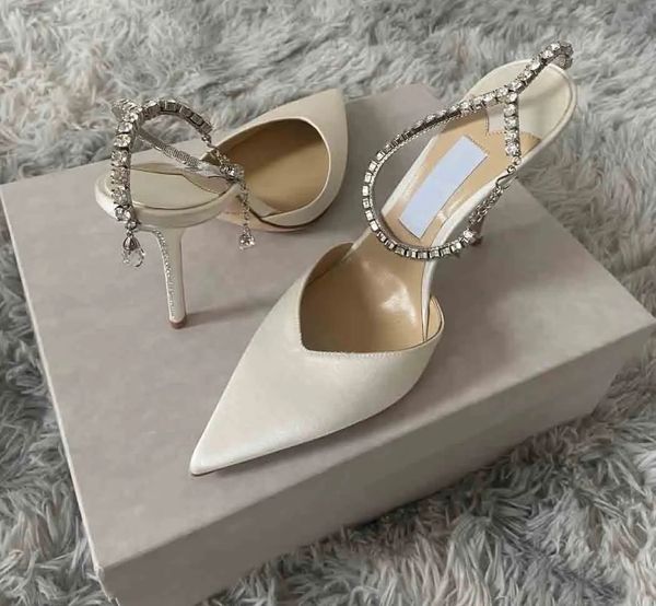 Chaussures d'été femme sandale designer de luxe Saeda 100mm talons hauts Tache blanche Sandales chaussures de fête de mariage escarpins bout pointu bracelet en cristal talons sexy