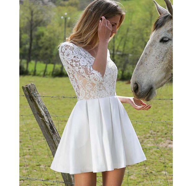 Vestido de novia de playa corto de verano con medias mangas de encaje Mini vestidos de novia informales sin espalda atractivos lindos del país Una línea de botones Vestidos de novia Vestidos de Nova