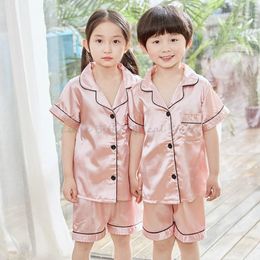 Été à manches courtes en satin rose Silk Pajama ensembles de vêtements pour filles en bas âge en tout-petit sets pour enfants pour enfants pijama pour 2-14 ans 240506