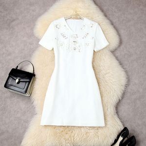 Zomer korte mouw v nek jurk witte / roze massief kleur kralen strass pailletten kort elegant werk casual jurken 22L256019