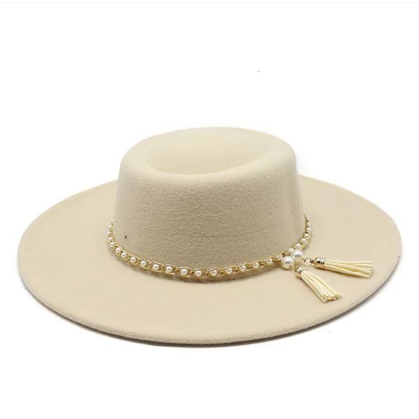 Été simple Dome Couleur solide laine en feutre jazz fedora chapeaux avec chaîne de perles hommes femmes larges brim panama trilby cap automne hiver 240417